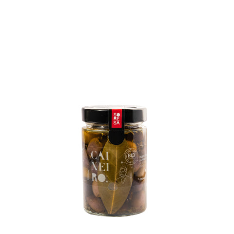 Olives bio denoyautees à l'huile d'olive ail et laurier dans un pot en verre